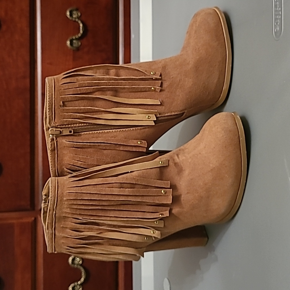 Heeled booties with fringe!